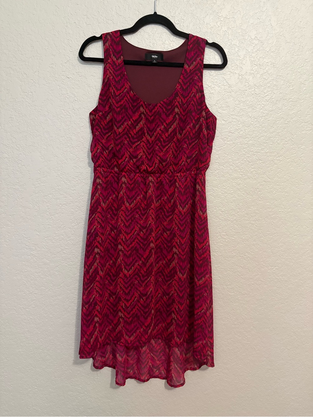 Mossimo Supply Co Women’s Medium Burgundy Pink Chevron Chiffon Dress